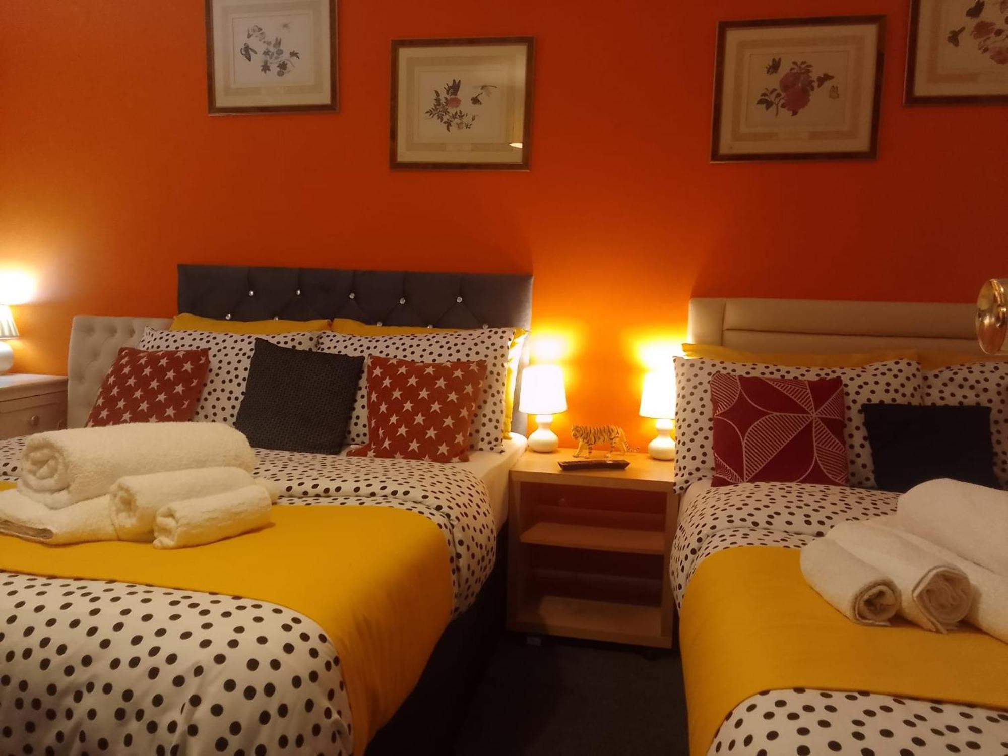 Cosy Stay In Walsall By Ideal Home Bloxwich Ngoại thất bức ảnh
