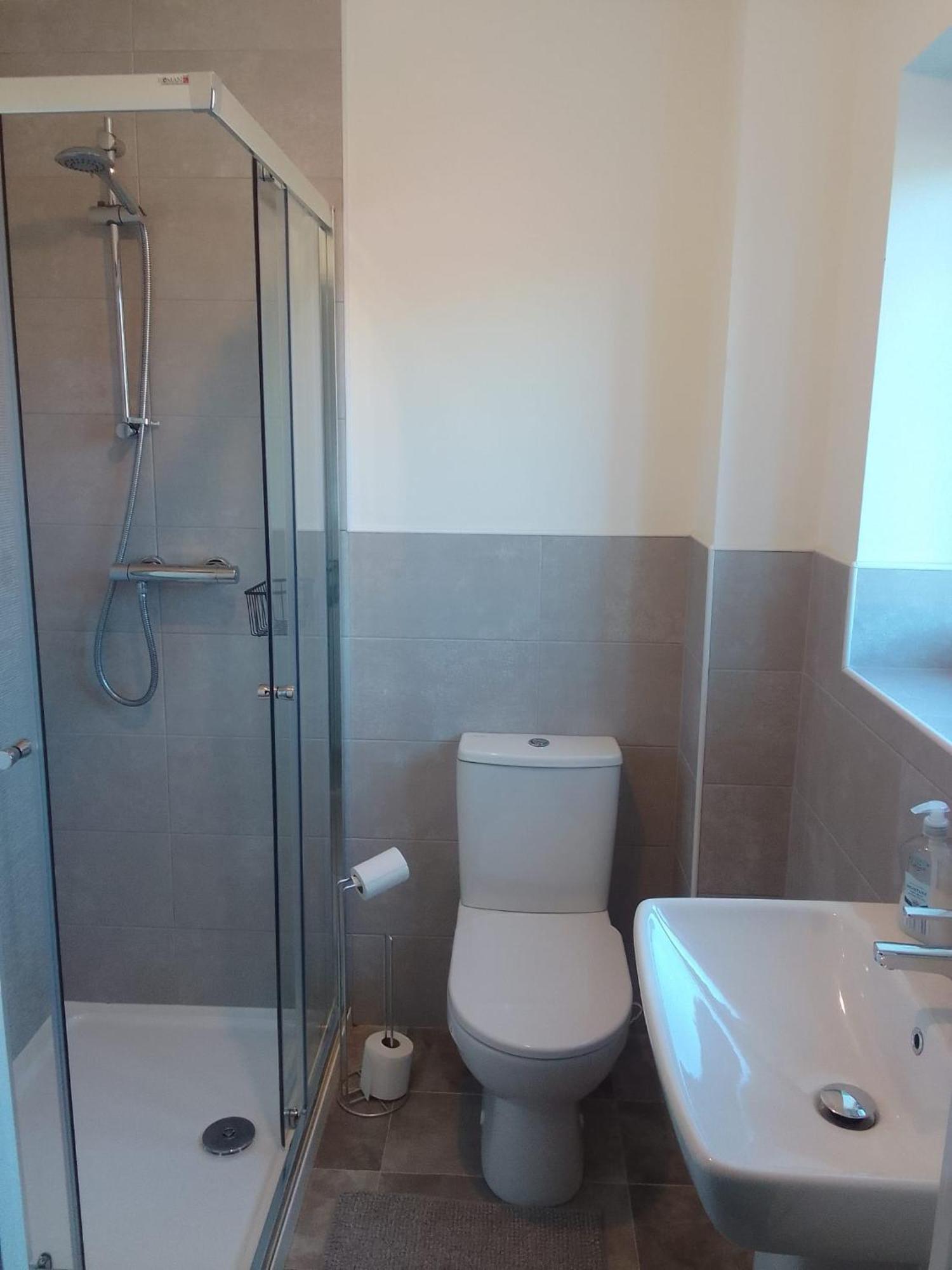 Cosy Stay In Walsall By Ideal Home Bloxwich Ngoại thất bức ảnh